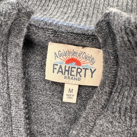 Faherty Grey Mountain Quarter Zip Sweater Size Medium - Picture 2 of 6